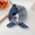 Foulard carré en coton et lin bleu et blanc avec motif cachemire frais et doux - Coton Soleil Paisley Bleu