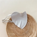 Dettaglio della maschera solare grigio chiaro traspirante con elastici regolabili - Grigio chiaro