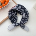 22 Cotton-Large Daisy Print Black
