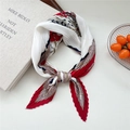 Plissee-Seidenschal mit rot-goldener Kette Muster für Damen als elegantes Accessoire - Pferdekutsche Rot