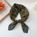 Foulard quadrato di seta vintage con motivi di farfalle dorate legato con un fiocco - 67x67cm / 02D Mughetto Farfalla Verde