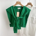 Detail of vivid green knitted shawl with soft texture and chic bow-tie knot design - 42*94cm / Dark Green