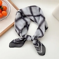 Carré de soie classique à carreaux noir et blanc avec motifs étoiles et nœud élégant - 13D Rayures Étincelantes Gris Foncé