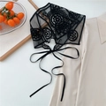 Détail du bandeau en dentelle florale noire avec broderie et rubans délicats - Style Floral Jardin Noir / 45*45*65CM