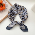 Carré de soie rétro 70 avec motifs léopard bleu marine et or olive avec bordure rayée - 22D Galet Bleu Marine