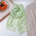 Écharpe en mousseline vert menthe avec perles blanches et strass étincelants - vert clair
