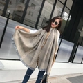 Klassischer khakifarbener Oversize-Schal mit Hahnentrittmuster und Quasten im modernen Stil - Khaki Kariert
