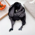 Bufanda de lino bicolor gris y negro con delicados dijes de hojas de ganchillo - Empalme Negro y Gris (Hoja Redonda)