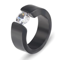 Anillo minimalista de 8mm en acero inoxidable negro con un gran circón blanco brillante - Negro / US 7
