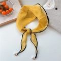 Pañuelo ligero amarillo brillante transparente con bordes negros y colgante de perlas - Amarillo