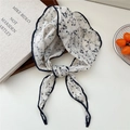 Sciarpa a rombi in cotone e lino bianco crema con stampa floreale blu navy - 26*113cm / Bordo Blu Notte Floreale