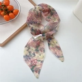 Elastische mesh sjaal met bloemenprint en merklabel op een wit oppervlak - Veelkleurig Bloemen