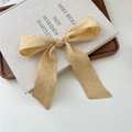 Elegante fiocco per capelli beige a pois con nastri lunghi su vassoio di legno - Giallo a pois