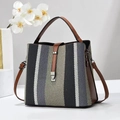Retro-Handtasche mit Streifen und braunen Lederakzenten für elegante Damen - Grün