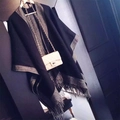 Black cashmere-feel shawl featuring fringe details and grey herringbone woven edges - Extended Version / Black Gray Herringbone