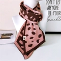 Sciarpa in maglia rosa e marrone con stampa leopardata e bordo marrone elegante per l'inverno - Marrone Rosa (2 Punti Irregolari)
