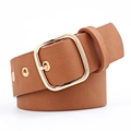 Cintura marrone in similpelle da donna con fibbia quadrata dorata e occhielli in metallo - 103x3.3cm / Cammello