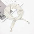 Sciarpa di seta beige a righe con eleganti ciondoli in perla e sfera di cristalli - Riga Beige (con Pendente in Perla e Strass) / Bianco Sporco