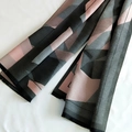 Dicker Herbst-Kaschmir-Schal mit rosa-grauem Geometriemuster und kurzen Fransen - Grau