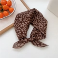Foulard élégant en soie à motif léopard noué, accessoire de cheveux pour femme - 53x53cm / Léopard Diagonal Marron