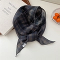 Sciarpa di seta a quadri scuri in tessuto semitrasparente con bordo arrotolato fine - 01Linen-Riga Blu Marrone
