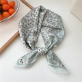 Eleganter 70x70 hellblauer Seidenschal mit Paisley-Muster als weicher Knoten dekoriert - Grüner Rand Retro Paisley (04 Blumen Paisley Grün)