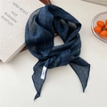 Écharpe légère en lin à carreaux bleu marine avec un fin motif vintage français - 18Linen-Rayures Marine