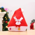 Dettaglio del cappello di Natale rosso con applique di renna e paillettes a fiocco di neve - Renna Adulti Applicazione