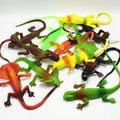 Detalle de modelos de lagartos y camaleones de goma suave de colores con texturas realistas - Tpr Simulado Color De Lagarto Aleatorio
