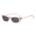 Vue latérale de lunettes de soleil ovales roses avec verres foncés sur fond blanc - Rose Transparent