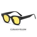 Gafas de sol retro de montura cuadrada negra con lentes amarillas y remaches de plata - Montura Negra Lentes Amarillas
