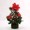 Detailaufnahme eines 20 cm Mini-Weihnachtsbaums mit roten Weihnachtssternen und Beeren - Grüner Stoff Rot (A-S05)