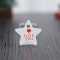 Sternförmiger weißer Geschenkanhänger mit rotem Herz und 'LOVE you' Schriftzug - Weißer Stern mit Herz (100 Stück)