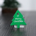 Grüner weihnachtsbaumförmiger Geschenkanhänger mit weißem Merry Christmas Schriftzug - Kleiner grüner Weihnachtsbaum (100 Stück)
