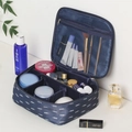Dunkelblaue Kosmetiktasche aus Nylon mit Blattmuster, Innenfächern und Netztaschen - Stil B Marineblau Feder