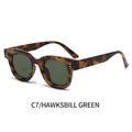 Retro-Sonnenbrille mit Schildpatt-Muster, grünen Gläsern und dekorativen Metallnieten - Schildpatt-Rahmen Dunkelgrüne Gläser
