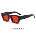 Occhiali da sole quadrati futuristici con montatura nera spessa e lenti rosse C7 - Montatura Nera Lente Rossa