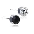 Ohrstecker aus Titanstahl mit funkelnden Zirkoniasteinen in Schwarz und Weiß - Weiß und Schwarz Kombination