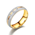 Mattierter Titanstahlring mit drei Diamanten und polierter goldener Innenseite - US 6 / Einlage