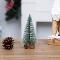 Mini árbol de Navidad verde con nieve blanca flocada y base de madera rústica - Pino de 15cm