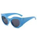 Occhiali da sole ovali Y2K con montura blu vivace e lenti grigio scuro per donna - Montatura Blu Lenti Grigie