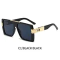 Oversized quadratische Sonnenbrille in Schwarz mit grauen Gläsern und goldenen Details - Schwarzer Rahmen Schwarz Graue Gläser