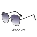 Occhiali da sole cat-eye neri oversize con lenti grigie sfumate e decorazioni in strass - Montatura Nera Doppia Lente Grigia