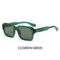 Gafas de sol cuadradas con montura verde, lentes verdes y detalles de tachuelas metálicas - Montura Verde / Lentes Verdes