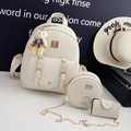 Set 3 pezzi bianco crema con zaino, borsa a catena e ciondolo in ecopelle con grana litchi - Beige Set da 3 (Con Ciondolo)