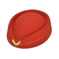 Cappello da assistente di volo rosso in lana con bordo dorato e stemma decorativo - Taglia unica / Rosso