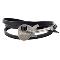 Schwarzes Wickelarmband aus Leder mit silbernem Gitarrenanhänger im Vintage-Stil - Schwarz