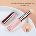 Detalle del pincel de silicona para uñas en oro rosa con punta rosa para arte degradado - Rosa Transparente