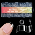 Detail van 600 stuks zachte gel nageltips in 12 maten inclusief handige opbergdoos - 600 stuks korte nageltips in doos 03