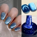 Makroaufnahme von 006# tiefblauem Cat-Eye-Nagelgel mit Glitzertextur und Magneteffekt - Traumhaftes Lichtjagendes Katzenaugen-Gel 06